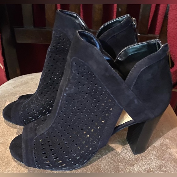 Vince Camuto Cranita Suede Leather Heels - Picture 8 of 8
